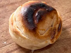 Empanada jamón y muzzarella