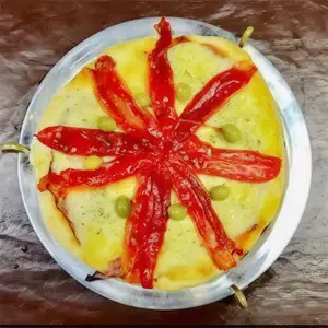 Pizza Jamón y Morrones