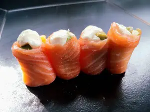 SUSHI GEISHA SALMON X4 Piezas