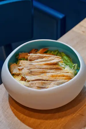 Caesar con pollo