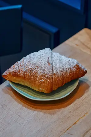 Croissant con nut,frut y bana