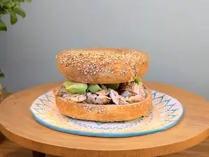 Bagel Pollo Con Papas Rusticas