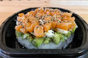 Salmón Salad Clásica