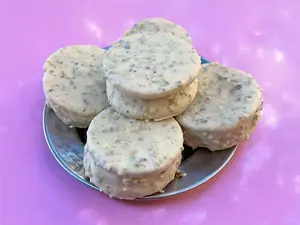 Alfajor blanco y pistachos