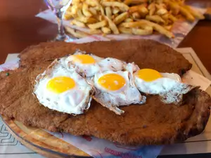 Milanesa a caballo XXL