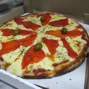 Pizza jamon y morrones