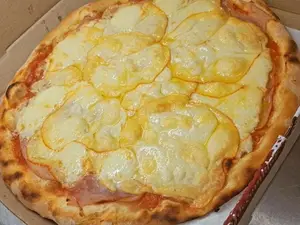 Pizza provolone con jamon