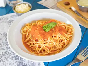 Spaguettis con salsa fileto
