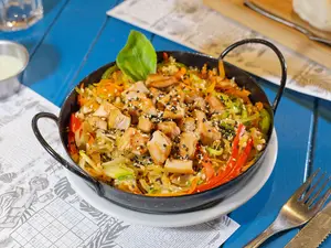 Yaki Wok Con Pollo