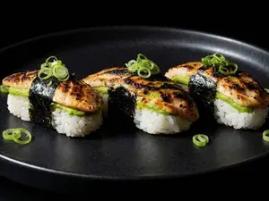 Niguiri de palta fuego 3u