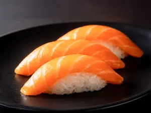 Niguiri de salmón 3u