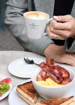 Huevo revuelto con panceta
