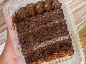 Porcion de torta de chocolate