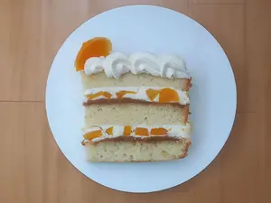 Porcion de torta de durazno
