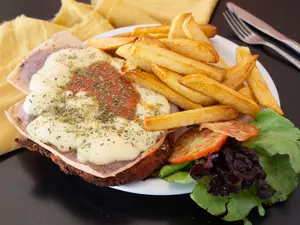 Suprema de pollo Napolitana