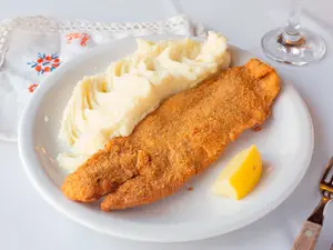 Filet merluza y guarnición