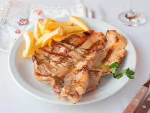 Matambre de cerdo y guarnición