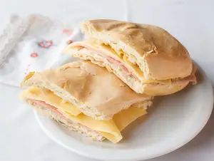 Sándwich de jamón y queso