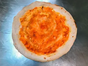 Prepizza de masa madre con salsa de tomate