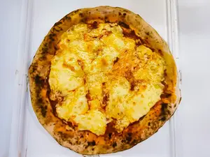 Prepizza pre cocida con muzzarella