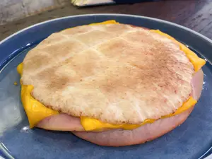 Arabe Lomito Y Cheddar