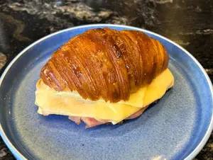 Croissant J y Q