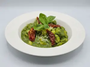 Ñoquis de espinaca al pesto