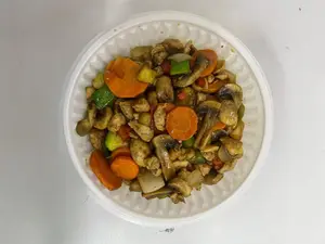 Carne saltada con hongos