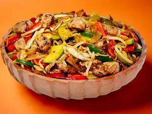 Chop suey saltado con cerdo