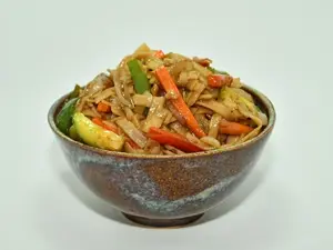 Fideos anchos salt.con verdura