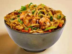 Mi fen saltados con camarones