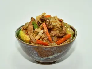 Fideos de arroz anchos c cerdo
