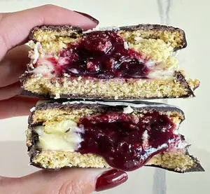 Alfajor KETO De Frutos Rojos