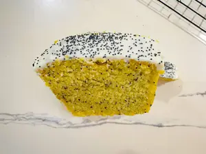 Porcion de budin amapolas keto