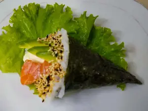 Temaki salmon