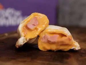 Emp salchicha y queso cheddar