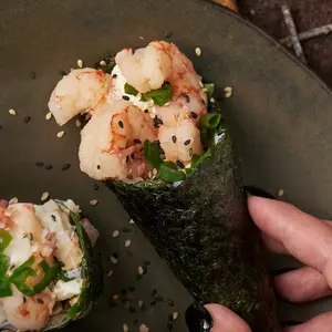 Temaki de langostinos