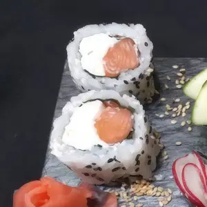 Salmón roll