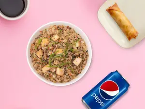 Wok de pollo + arrolladito & Bebida