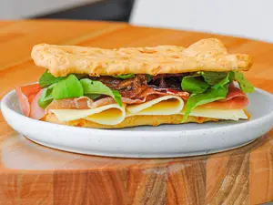 Sándwich Crudo & Rúcula