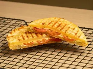 Tostado chipa caprese