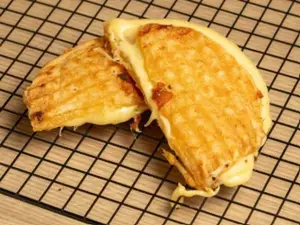Tostado de cheddar y bacon