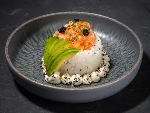 Poke bowl clásico de salmón (450g)