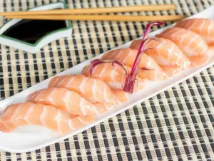 Niguiri de salmón 4u