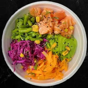 Poke salmón