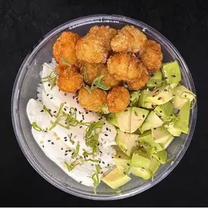 Sushi salad pollo crispy