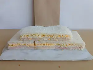 Sándwich de jamón y huevo