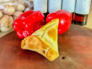 Empanada de queso y cebolla