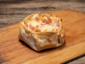 Empanada de jamón y queso