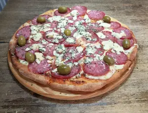Pizza calabresa al roquefort